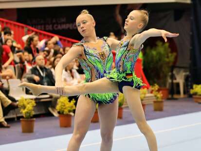 Sportakrobatik in Wilhelmshaven: TSR-Duo beweist internationale Klasse