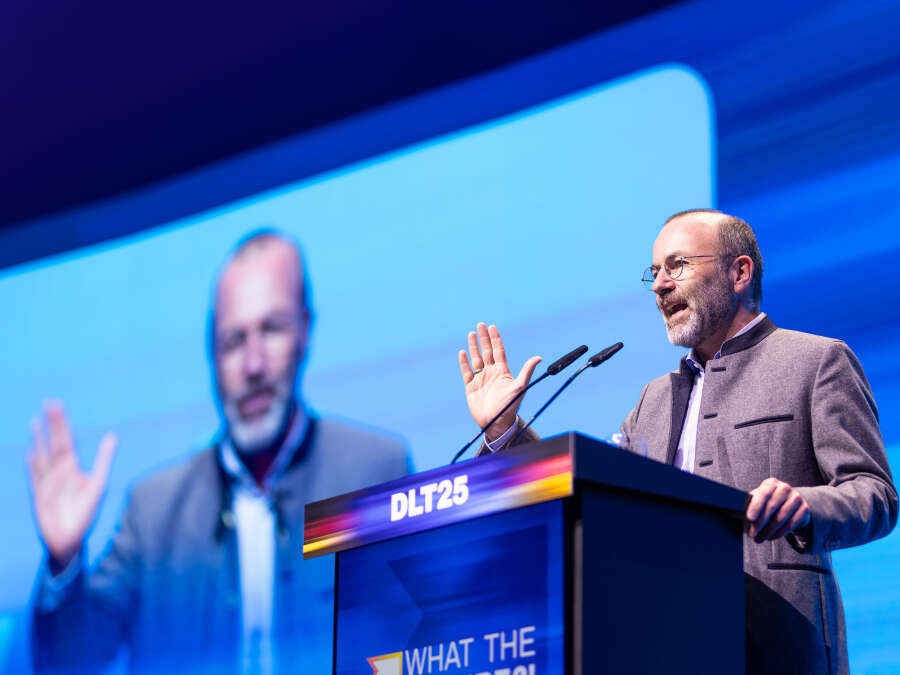 Interne Chats belegen Kooperation von Webers EVP mit Rechten
