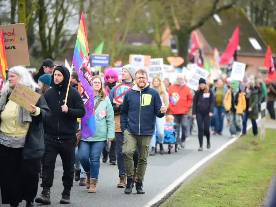 Dötlinger Rat stellt sich geschlossen gegen AfD in Brettorf - Darum enthielt sich die Bürgermeisterin