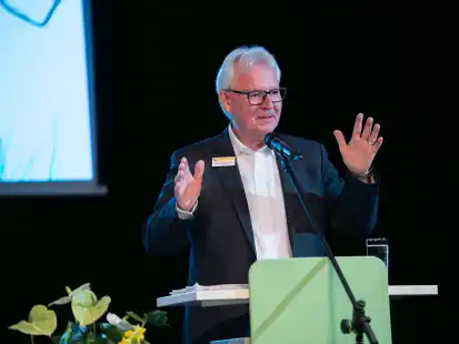 Ο Michael Engelbrecht από το Schortens Lions Club είπε τα χαιρετίσματα.