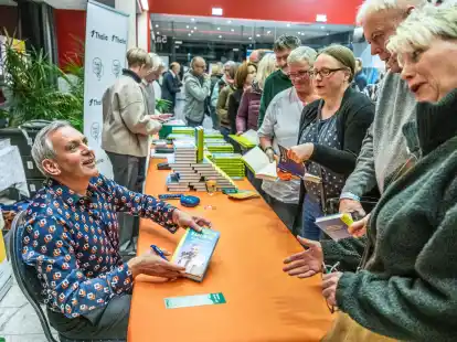 Ακόμη και μετά την ανάγνωση, η διάθεση του Wladimir Kaminer ήταν ακόμα σε διάθεση για αστεία.