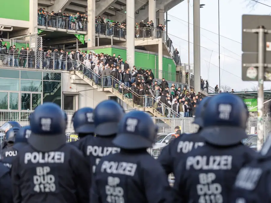 Bundesliga: What Werder Bremen's fan page says about the events in ...