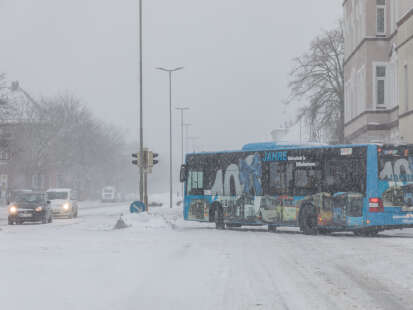 Winterdienst in der Kritik: Stadt Wilhelmshaven soll aus Erfahrungen mit Schnee und Eis Lehren ziehen