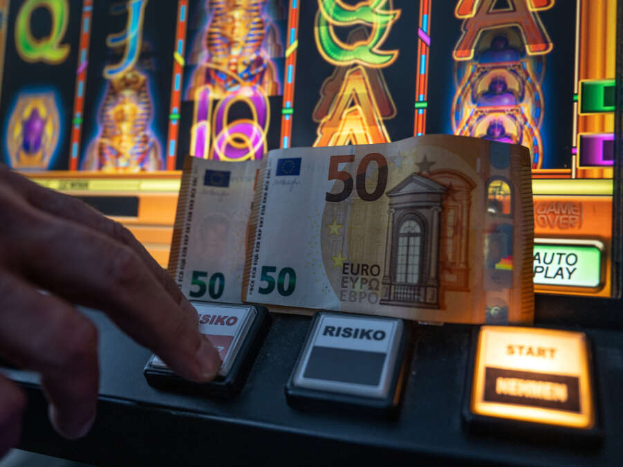 Oldenburg: Banned players continue gambling - | Arcades ignore protection ...
