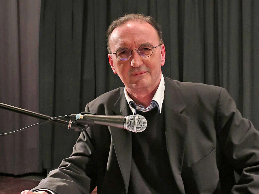 Gerhard Henschel schreibt „Oma Jever“: „Im Leben meiner Großmutter ...