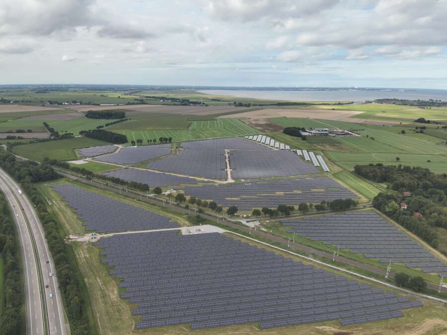 Energy project in Varel: Germany's first commercial peatland PV plant ...