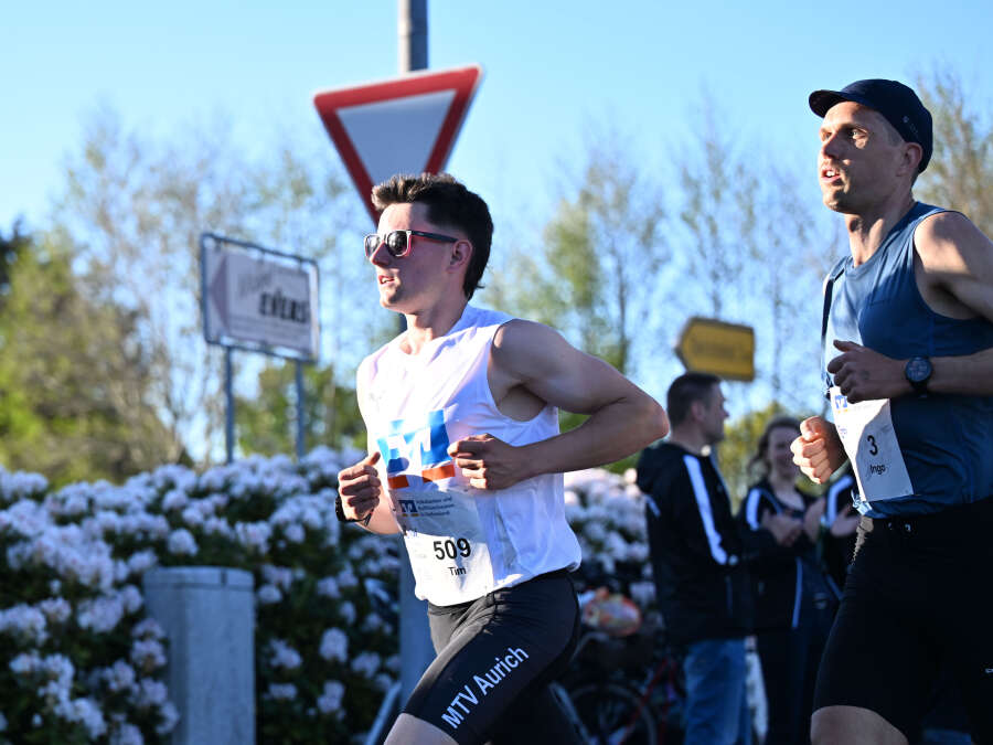 3. Etappe des Laufs in Ostfriesland: Spektakulärer Zieleinlauf und viele ...