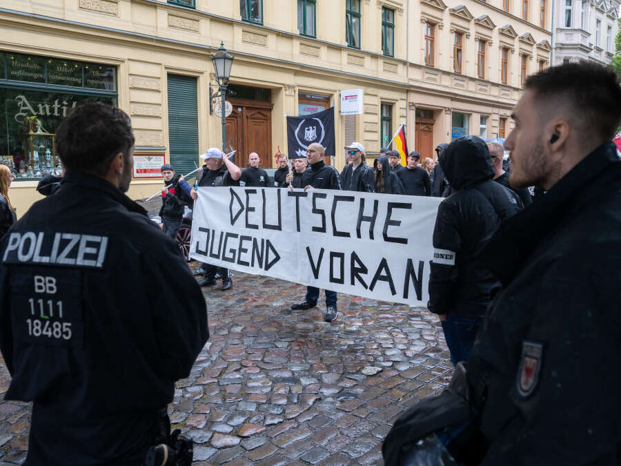 Criminal youth groups: Raids on suspected neo-Nazis in twelve German ...