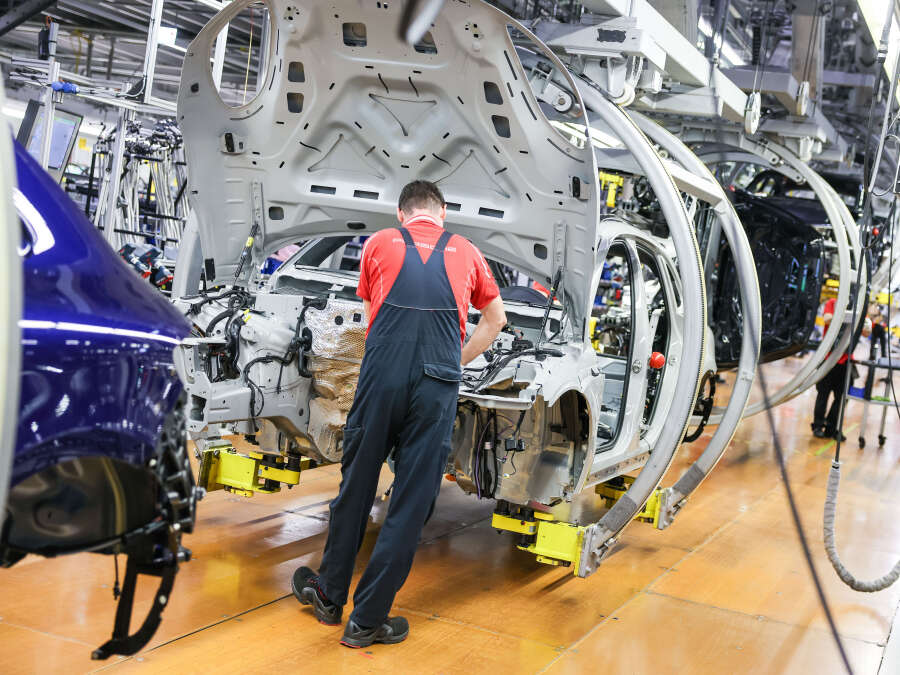 A loss of 923 million euros: VW parent company posts almost one billion ...