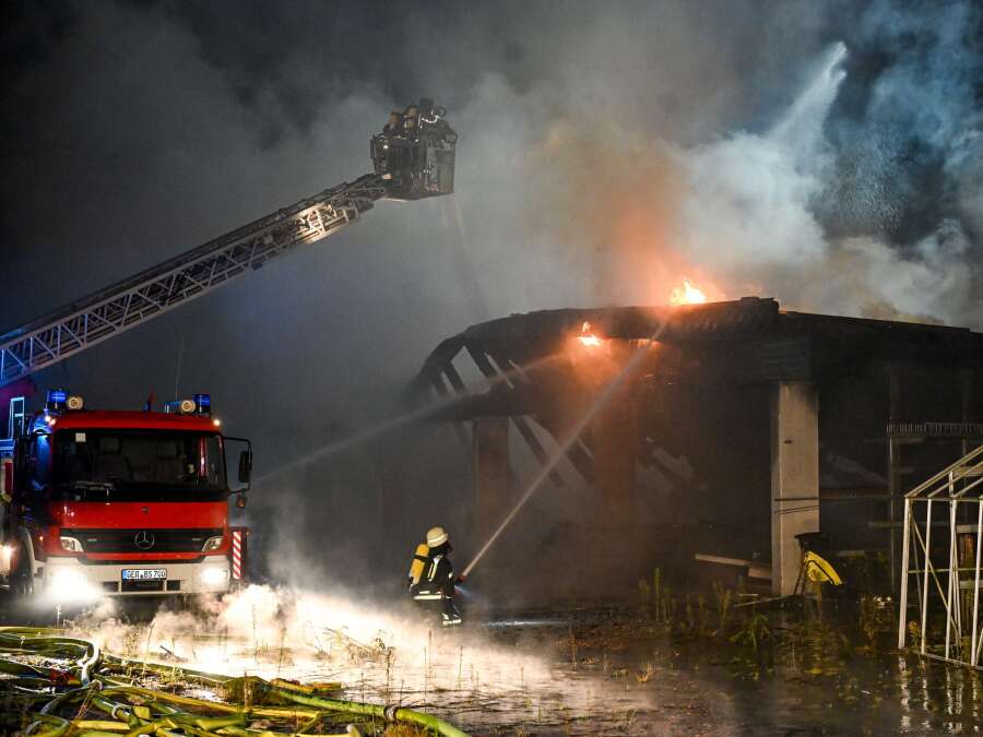 Warehouse destroyed: After warehouse fire in Halsbek – investigation into ...