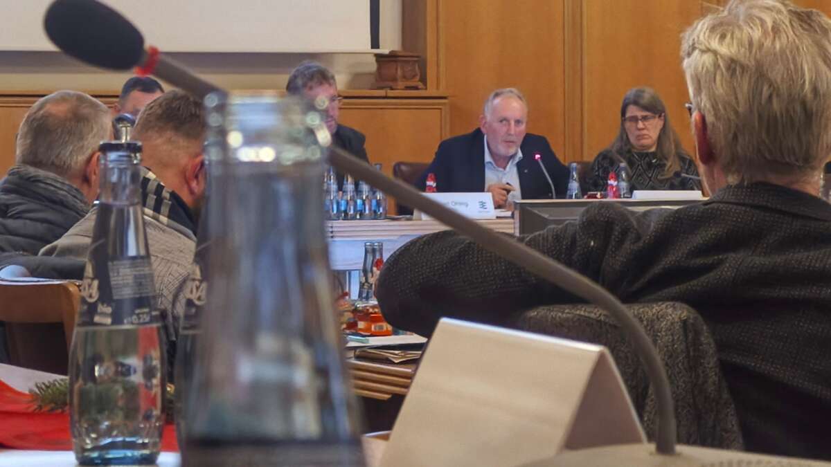 Emder Schulausschuss vertagt: Das Aussetzen ist ein Bärendienst am Thema ...