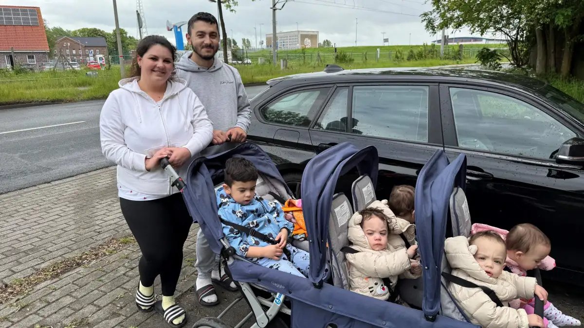 Vierlinge in Emden: Familie Imbrea meistert den turbulenten Alltag
