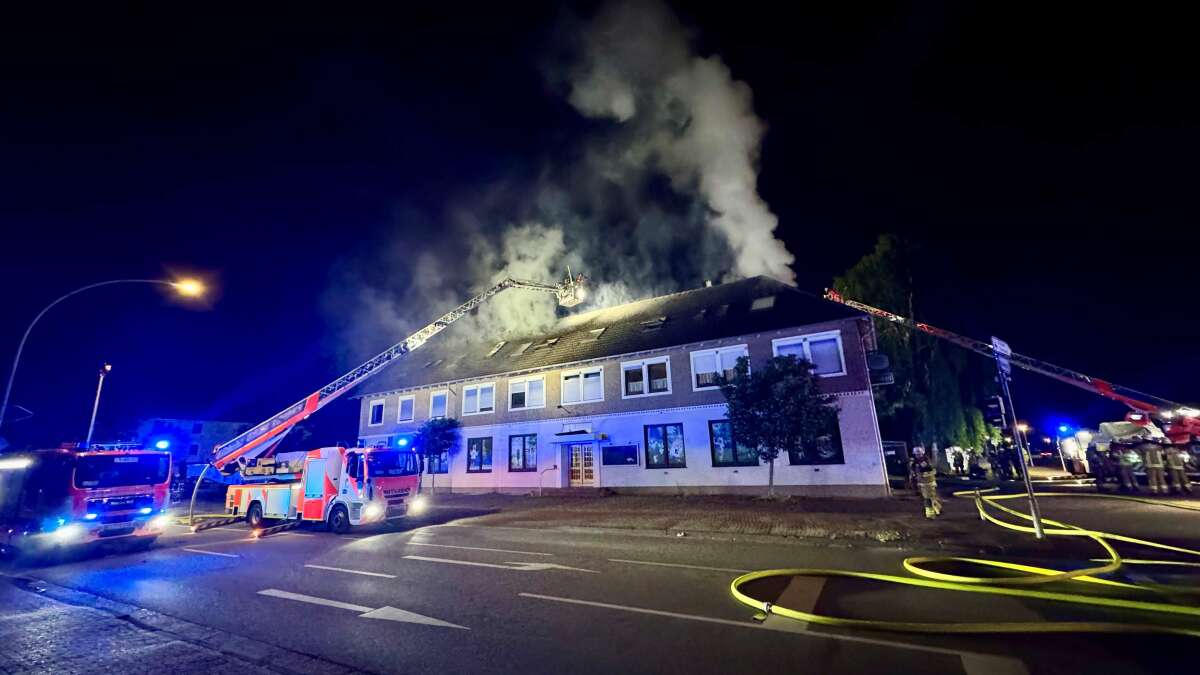 https://imgneu.nwzonline.de/image/02a5-20c11c8bff31-f0ee8811e87d-1000/1200,16-9,med,50,50/einsatz-fuer-die-feuerwehr-oldenburg-in-einem-ehemaligen-hotel-im-stadtteil-kreyenbrueck-ist-es-zu-e.jpg