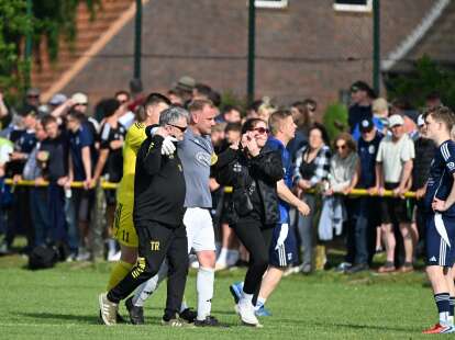 Fußball-Ostfrieslandliga: Aufstiegs-Endspiel vor 600 Zuschauern verloren – Offener Fingerbruch von Keeper Breu schockt TuS Strudden