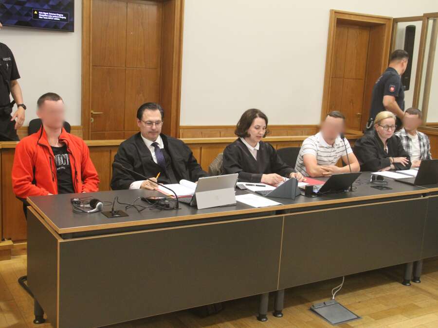 Trial in Oldenburg: Baseball bat attack - | Brothers on trial for ...