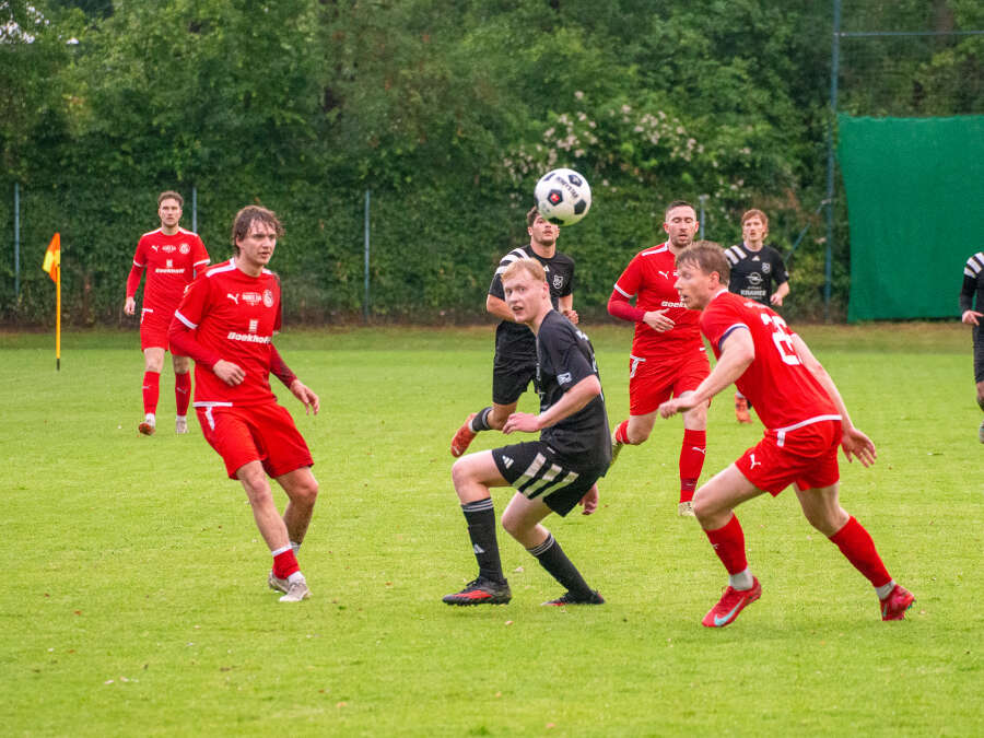 Fußball-Bezirksliga: VfL Stenum beweist beim Acht-Tore-Remis in Wilhelmshaven Moral