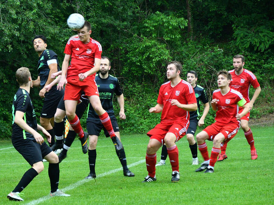 Fußball-Saisonabschluss: Meister gefeiert, Aufstieg perfekt gemacht und Klassenerhalt gesichert