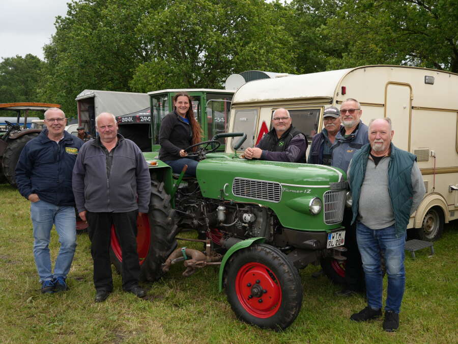 Oldtimer-Schleppertreff in Sandelermöns: Besondere Trecker-Tour – Mit 20 ...