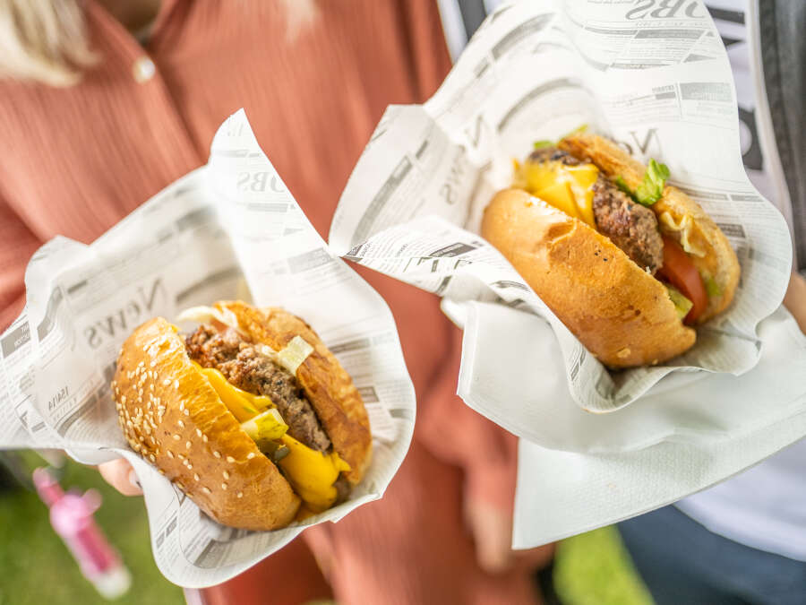 Street food festival in Jever: Focaccia, Spanish crunch wraps ...
