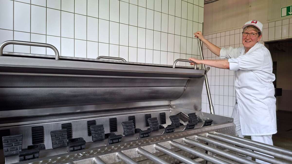Shopping in Jever: Back to the roots - | Janssen butcher shop slaughters ...