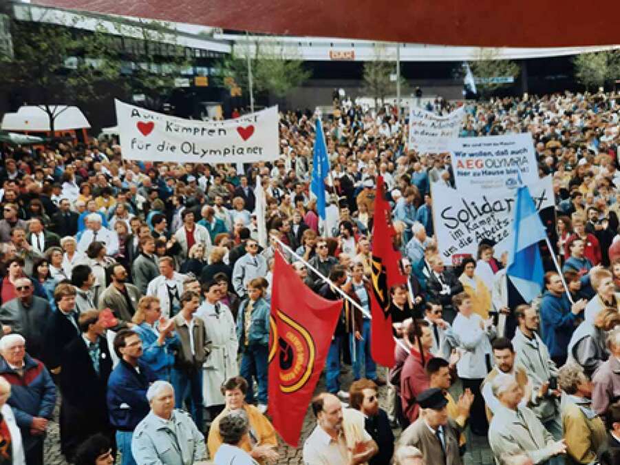 Завод «Олимпия» в Вильгельмсхафене закрылся в 1992 году, оставив регион в долге