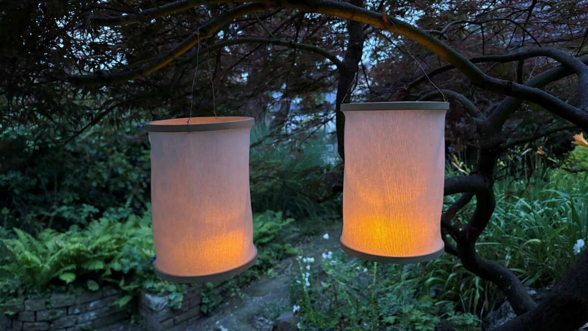 DIY-Laternen aus Stoff: So zauberst du sommerliche Deko für Balkon oder Terrasse