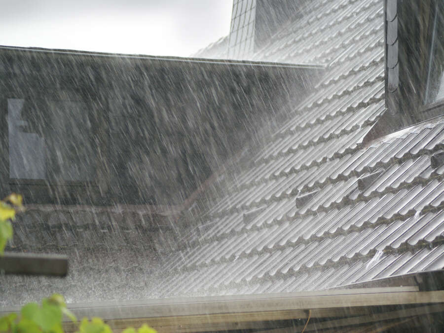 Aftermath of severe weather in Grafschaft: Heavy rain overwhelms the sewer ...