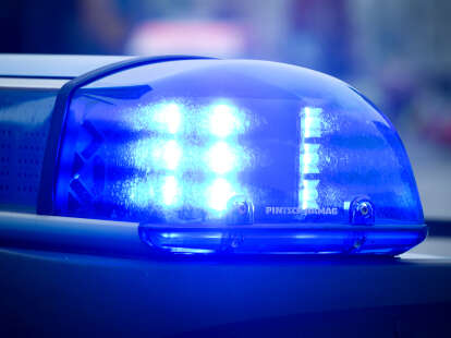 Zusammenstoß von Auto und Motorrad: Motorradfahrer bei Unfall in Friedeburg schwer verletzt