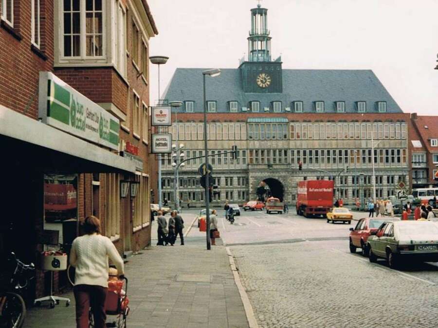 Damals in Emden: Große Straße in Emden – Seit 40 Jahren Fußgängerzone