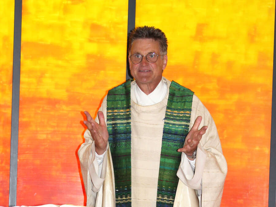 Catholic Church: Esens bids farewell to Pastor With