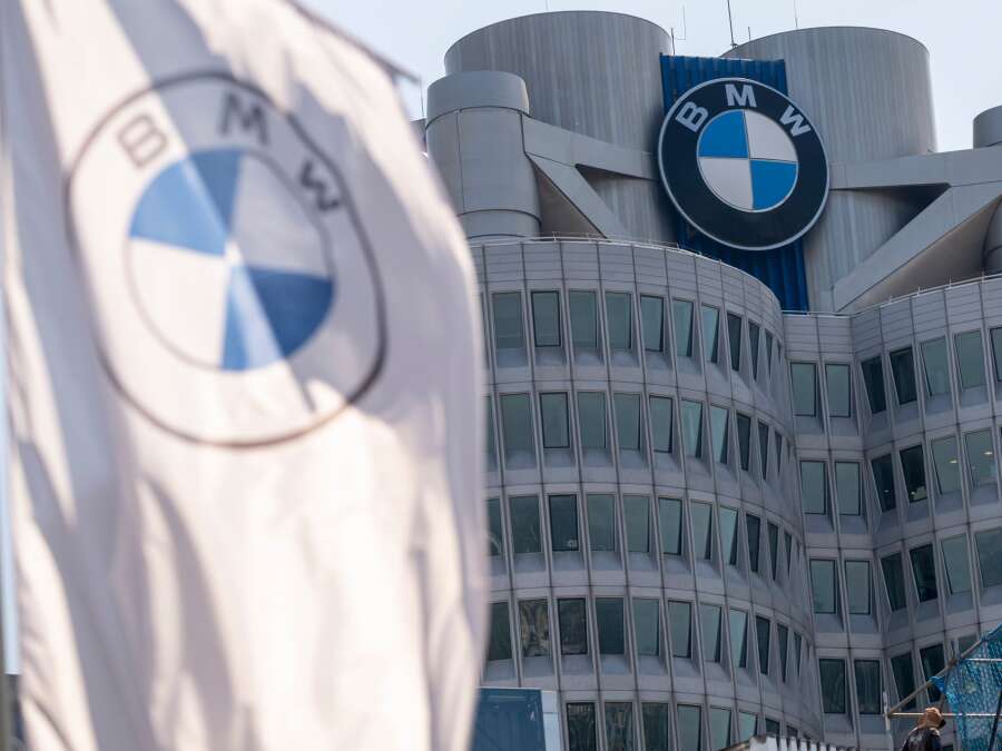 Deutscher Autobauer in der Krise: BMW-Gewinn bricht um mehr als ein ...