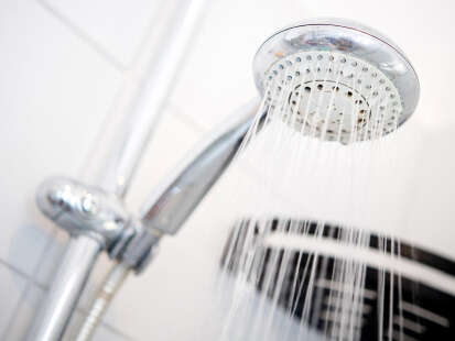 Opfer aus Wilhelmshaven will warnen: „Der hat gesabbelt und gesabbelt“ – Wie falsche Wasserwerker Senioren ausrauben