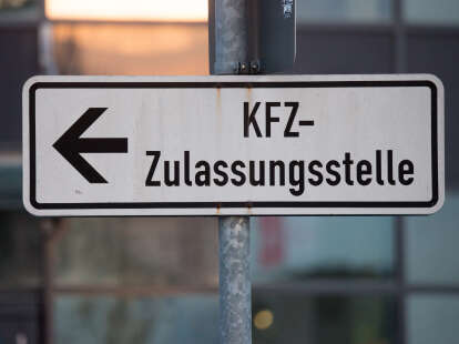 Schließung der Kfz-Zulassungsstelle in Wilhelmshaven: Empörung nach Behörden-Chaos – „So etwas darf nicht passieren“