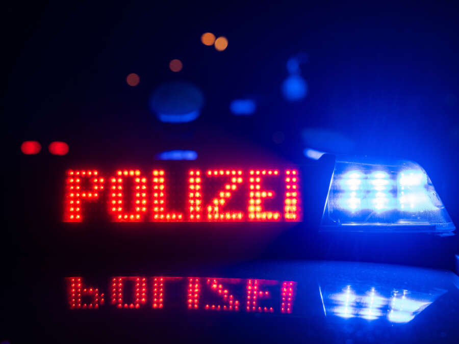 Armed robbery in Strücklingen: Masked thieves break into house and ...