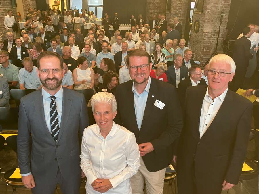Strack-Zimmermann in Emden: Emden plays