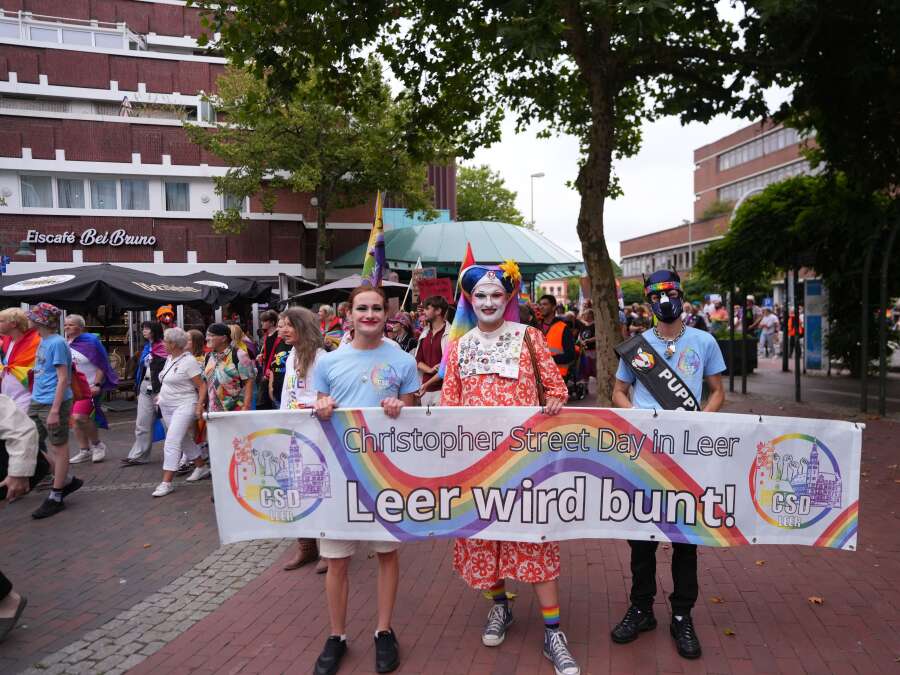 Around 1000 participants: One arrest, two people ordered to leave - | this ...