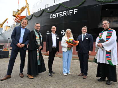 Schiffstaufe in Wilhelmshaven: Saugbagger „Osteriff“ mit viel Verspätung in Dienst gestellt