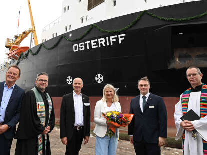 Laderaumsaugbagger in Wilhelmshaven getauft: Eines der modernsten seiner Art – Spezialschiff „Osteriff“ sorgt für freie Wasserstraßen