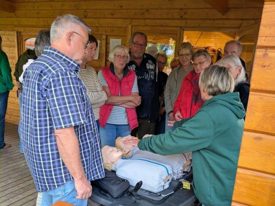 First aid in Wangerland: Defibrillators alone are not enough - | Villages ...
