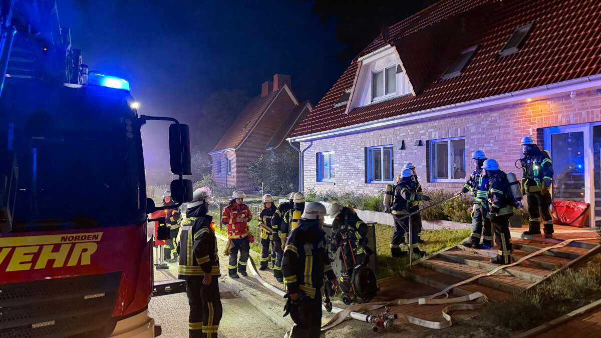 Fire brigade in action: Smoke damage after kitchen fire in Norden - | ...