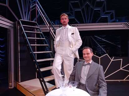 Musical-Premiere in Wilhelmshaven: Goldene Nächte, Glitzer und große Gefühle