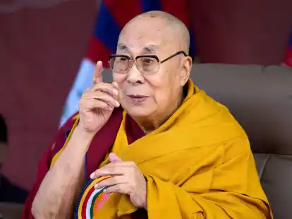 Der Dalai Lama zeigte sich best&uuml;rzt. (Ashwini Bhatia/AP/dpa)