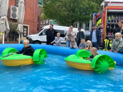 Ein gro&szlig;es Vergn&uuml;gen: Das Kinderfest in Emden am letzten August-Wochenende im August lockte Hunderte Familien auf den Neuen Markt