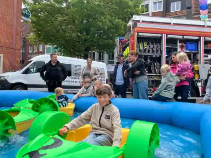 Ein gro&szlig;es Vergn&uuml;gen: Das Kinderfest in Emden am letzten August-Wochenende im August lockte Hunderte Familien auf den Neuen Markt