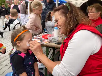 Ein gro&szlig;es Vergn&uuml;gen: Das Kinderfest in Emden am letzten August-Wochenende im August lockte Hunderte Familien auf den Neuen Markt