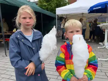 Ein gro&szlig;es Vergn&uuml;gen: Das Kinderfest in Emden am letzten August-Wochenende im August lockte Hunderte Familien auf den Neuen Markt