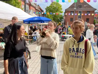 Ein gro&szlig;es Vergn&uuml;gen: Das Kinderfest in Emden am letzten August-Wochenende im August lockte Hunderte Familien auf den Neuen Markt