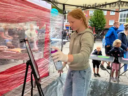 Ein gro&szlig;es Vergn&uuml;gen: Das Kinderfest in Emden am letzten August-Wochenende im August lockte Hunderte Familien auf den Neuen Markt