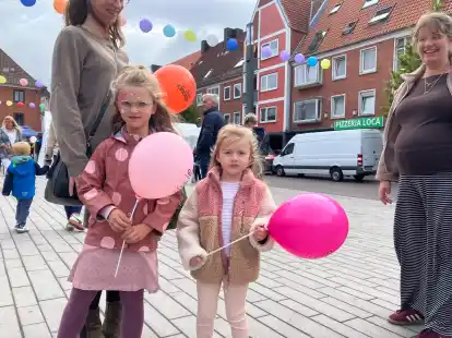 Ein gro&szlig;es Vergn&uuml;gen: Das Kinderfest in Emden am letzten August-Wochenende im August lockte Hunderte Familien auf den Neuen Markt