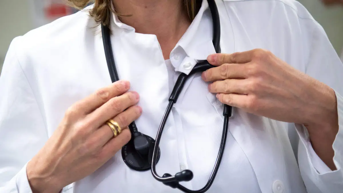 Ärztliche Versorgung: Gesundheitspersonal altert: WHO warnt vor Lücke